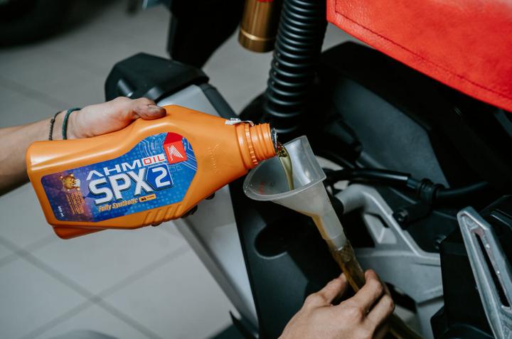 Yuk Intip Tanda-tanda Penguapan Oli Pada Mesin Motor Honda